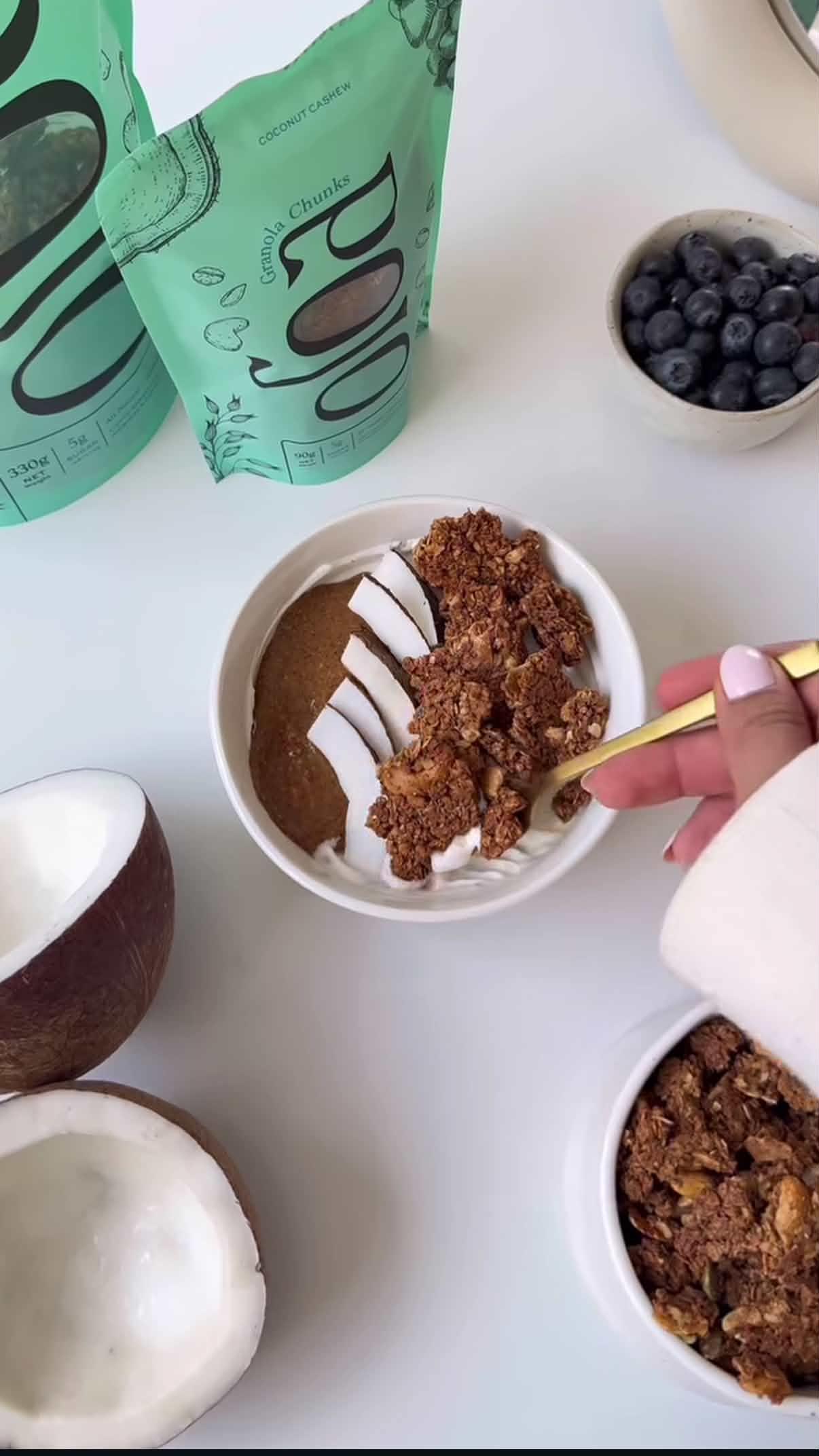 Oloa Coconut Cashew Granola Chunks